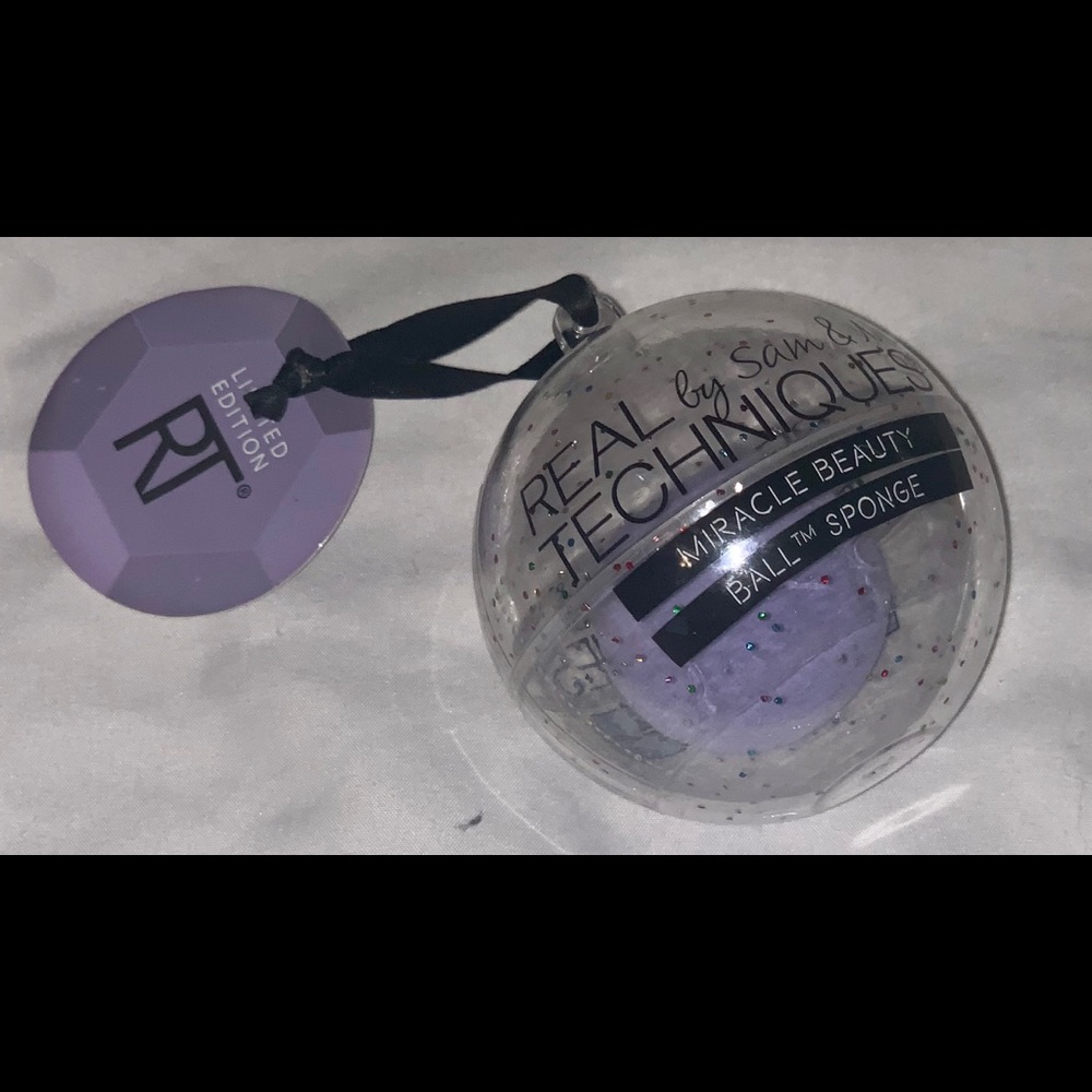 Real Techniques makeup sponge